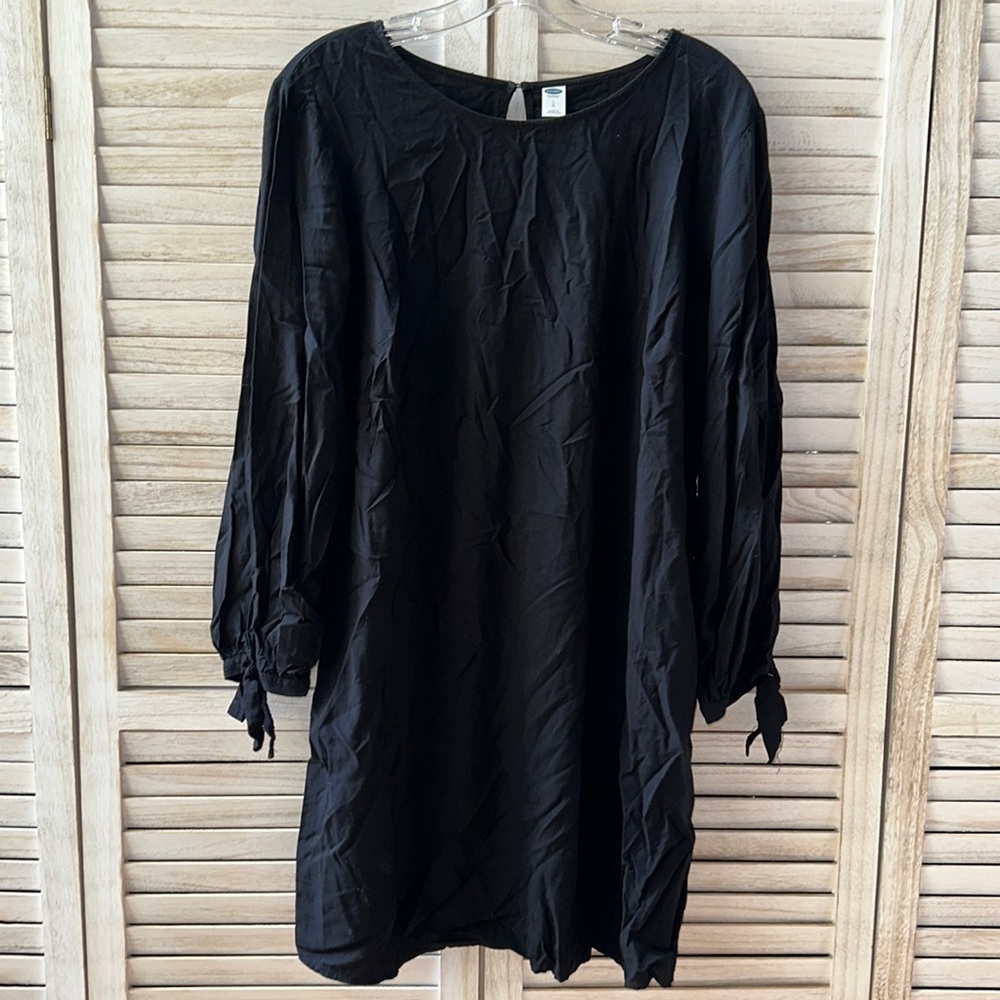 Black long sleeve dress.